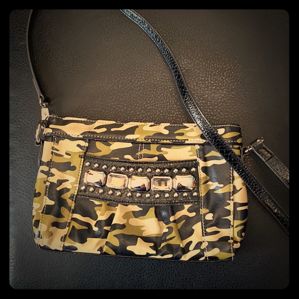 Kathy Van Zeeland cross body purse in CAMO
